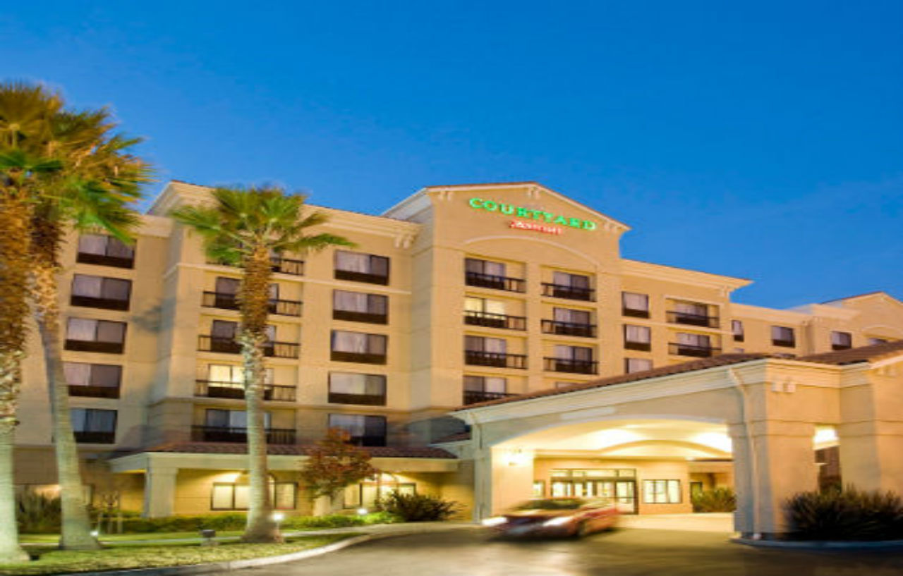 Courtyard By Marriott Newark Silicon Valley Hotel Exterior photo